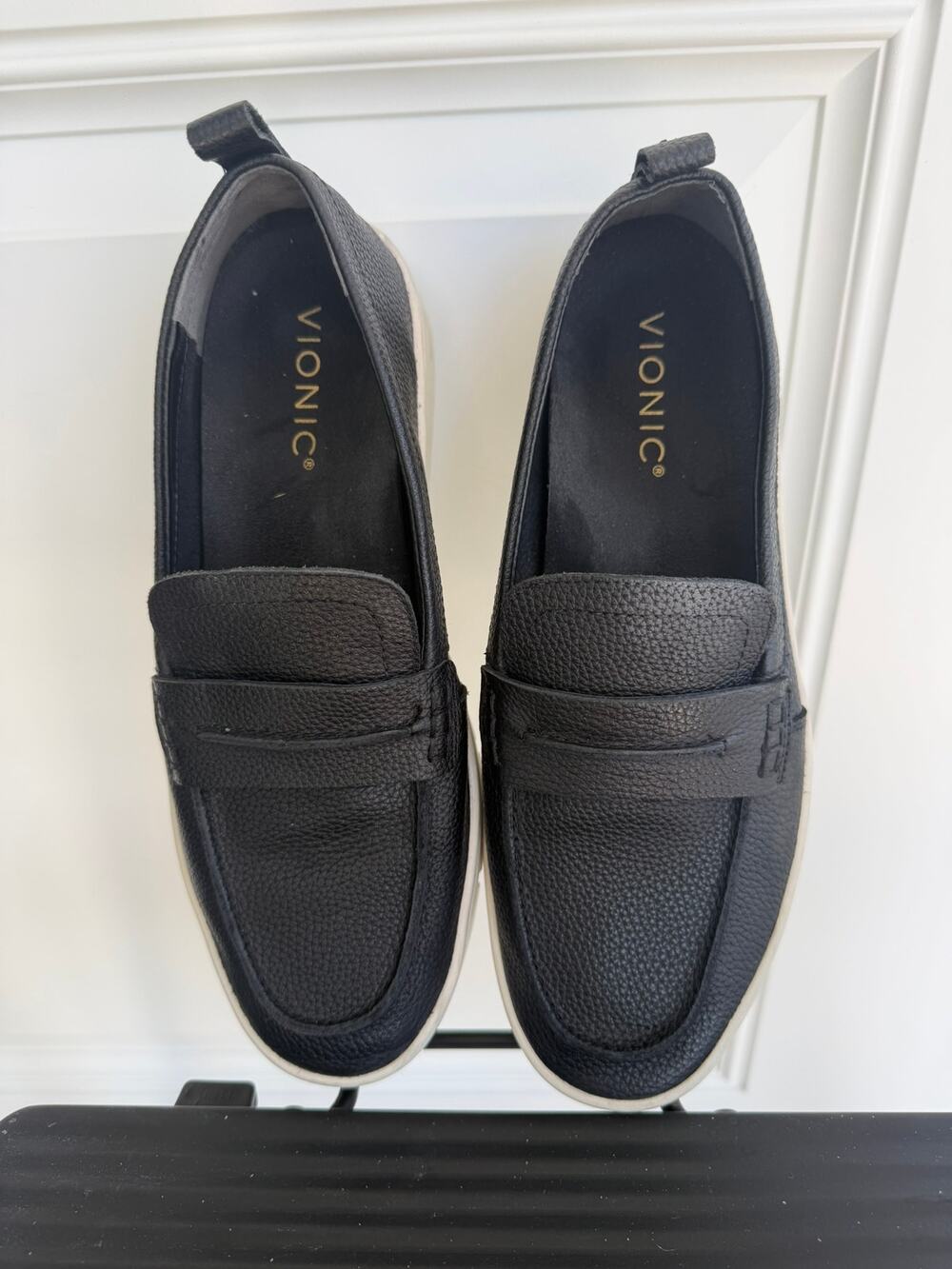 Vionic Black Leather Loafer Size 8.5